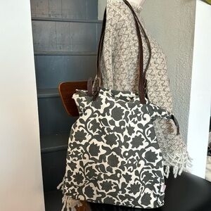 Radish Book Tote cotton grey print zip-top tote